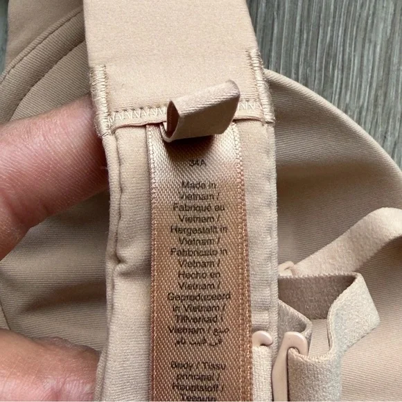 SKIMS Fits Everybody T-Shirt Bra Nude 34A - Picture 4 of 4